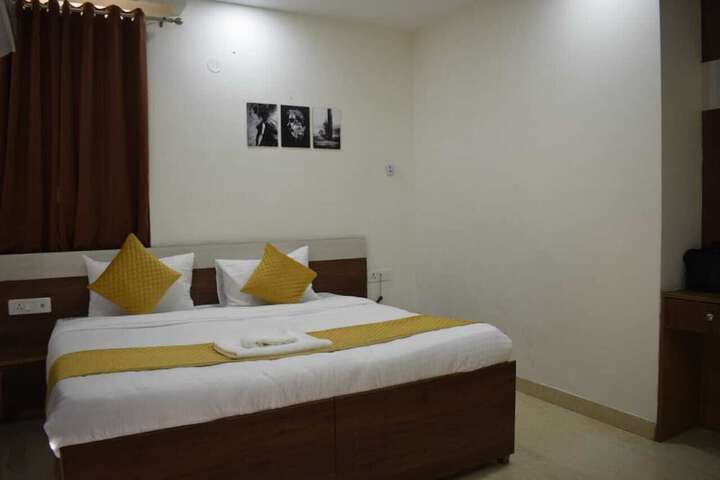 Room 8 of 21