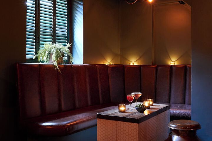 Lounge 94 of 115