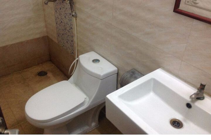 Room 9 of 18