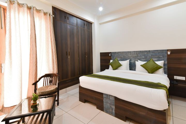 Room 6 of 27
