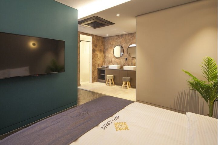 Room 7 of 107