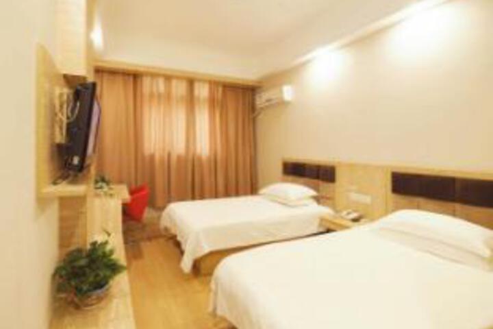 Room 8 of 8