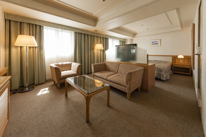 Room 15 of 21