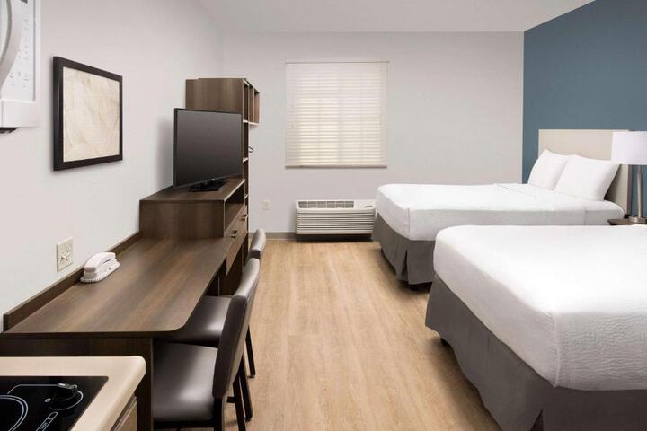 2 Double Beds (6 of 10)