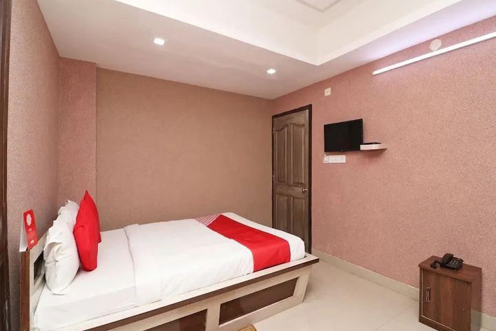 Room 6 of 16
