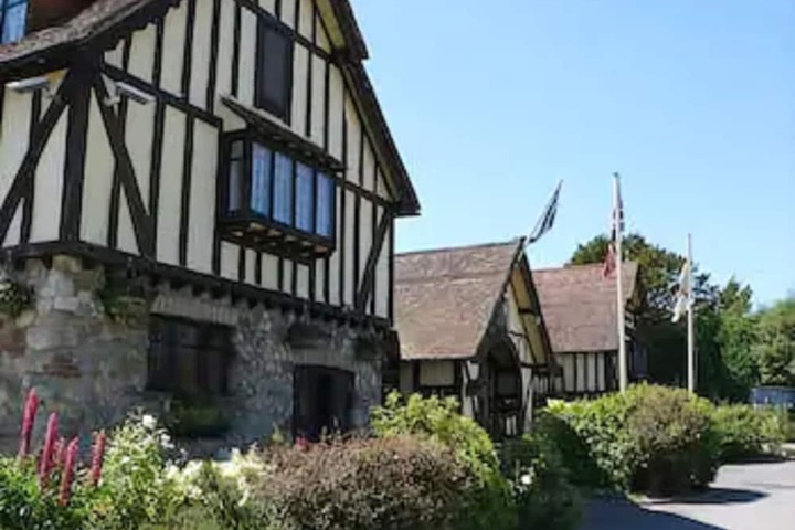 The Horseshoe Inn