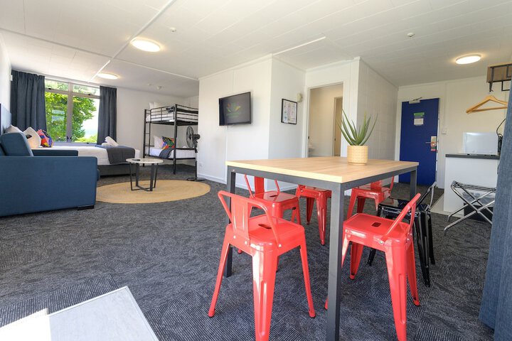 Room 18 of 165