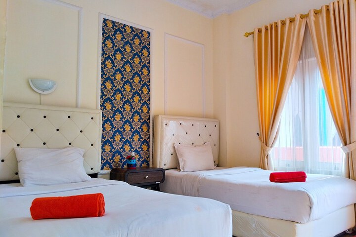 Room 12 of 93