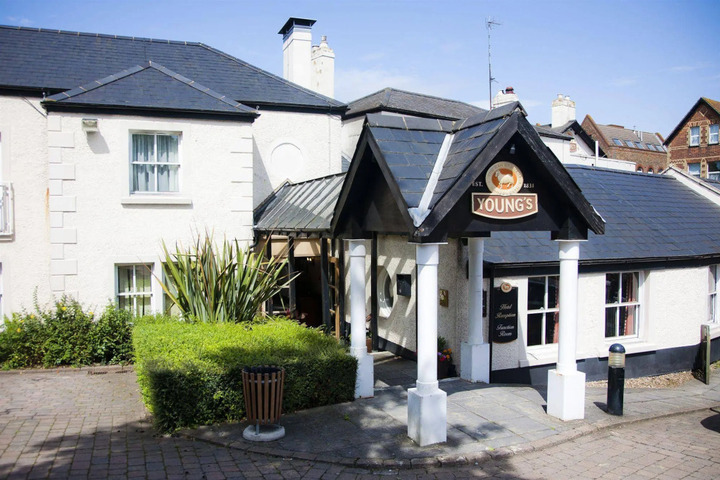 THE DUKES HEAD HOTEL