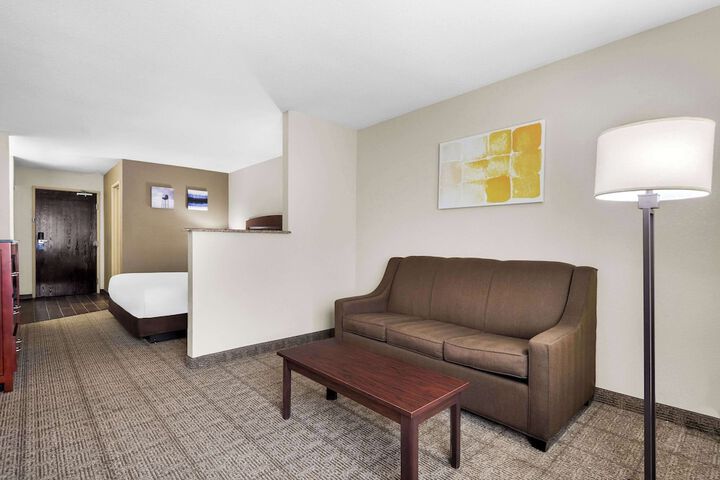 Suite (2 of 4)