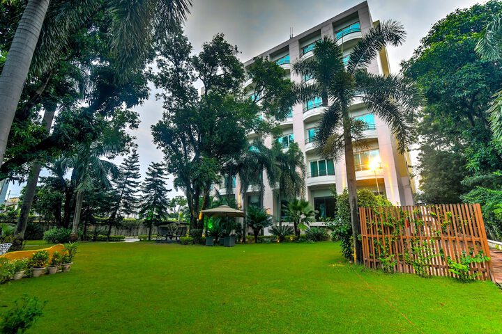 Hotel Exterior 53 of 55