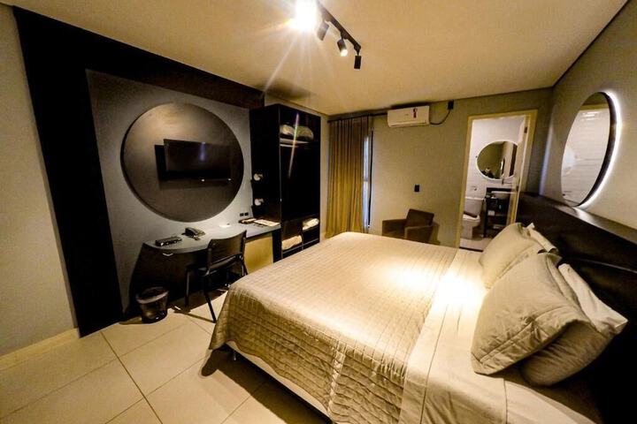 Room 17 of 33