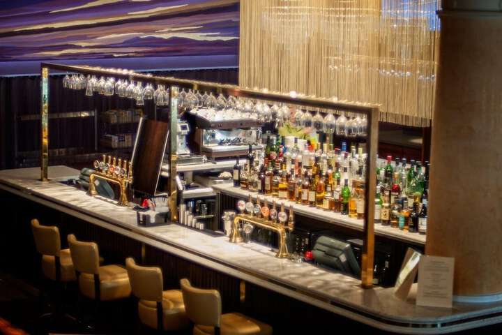Lounge 75 of 80