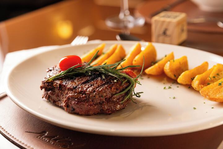 Dining 132 of 157