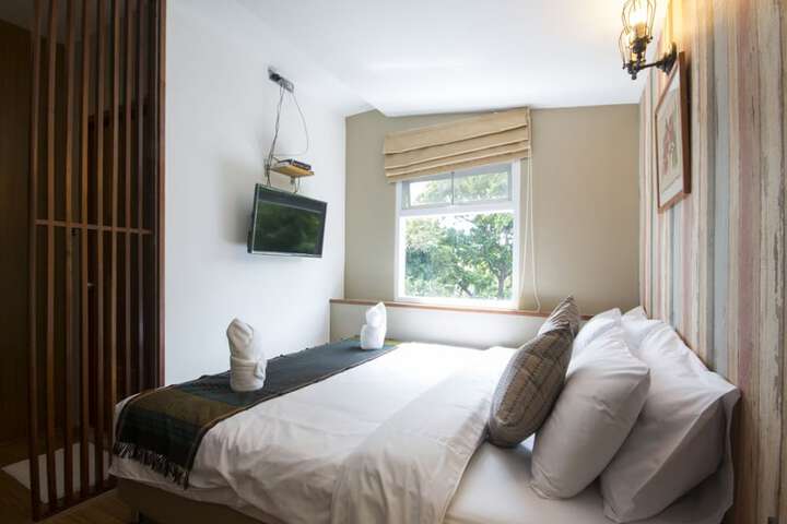 Room 8 of 32
