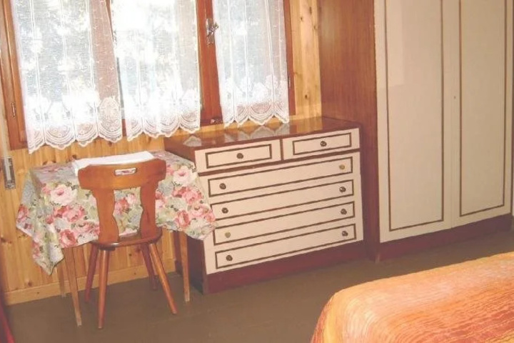 Room 2 of 11