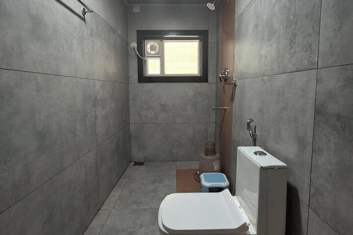 Room 17 of 28