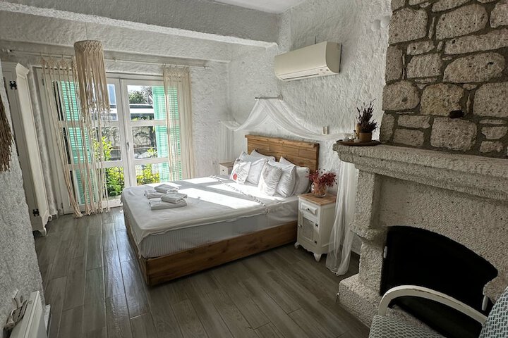 Room 2 of 42