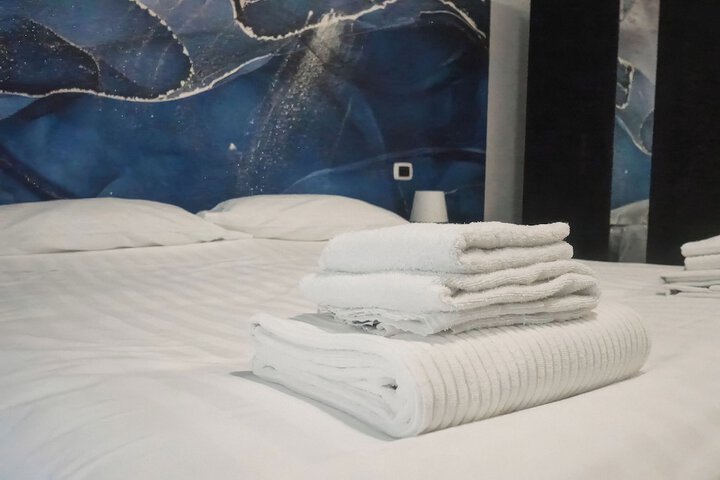 Room 6 of 33