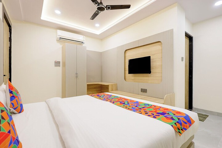 Room 9 of 27