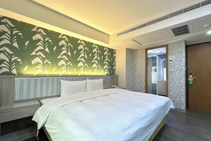 Room 7 of 30