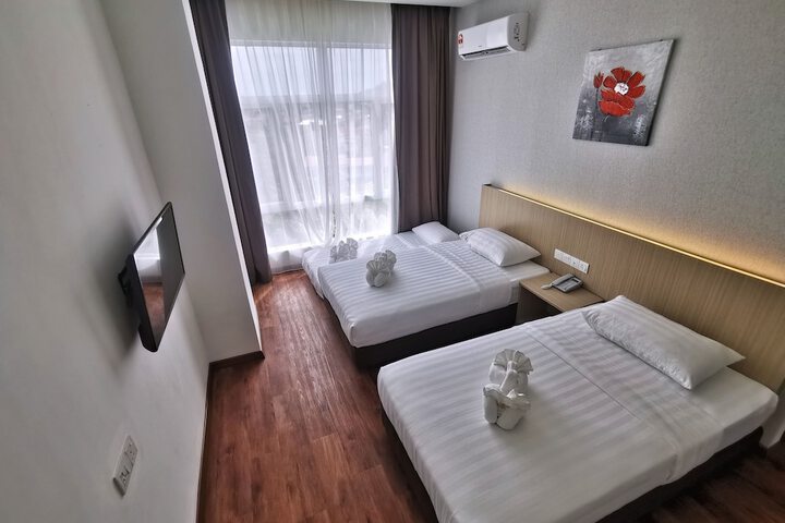 Room 9 of 25