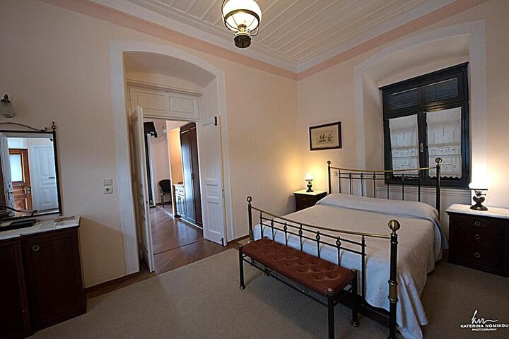 Room 2 of 60