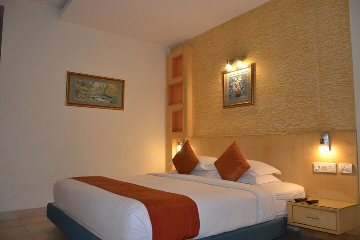 Room 9 of 34