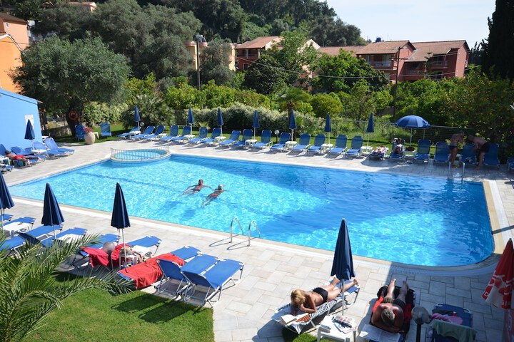 Hotel Pool