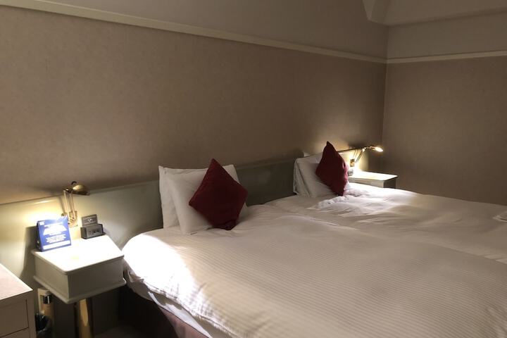 Room 10 of 38