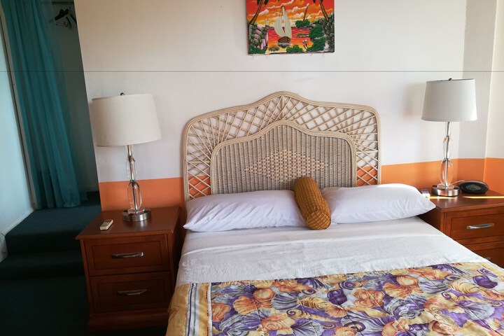 Room 12 of 60
