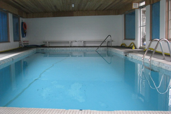 Pool 19 of 27