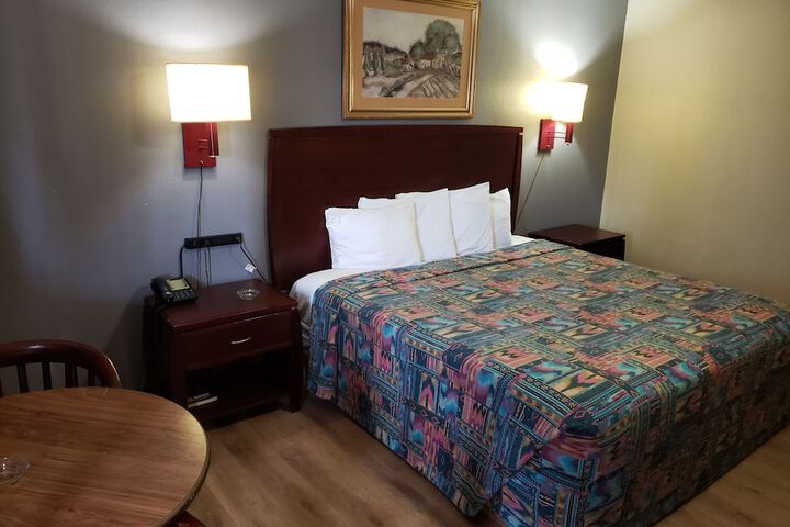Standard | King Bed (2 of 14)