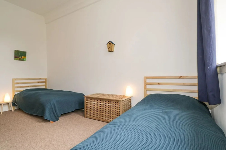 Room 6 of 11