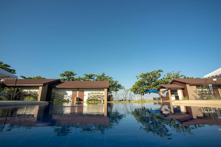 Hotel with Pool