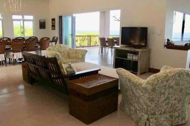 Room 6 of 10