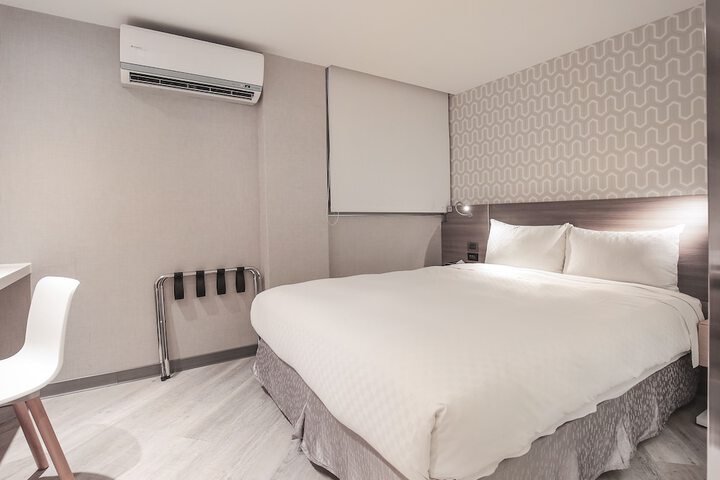 Room 8 of 37