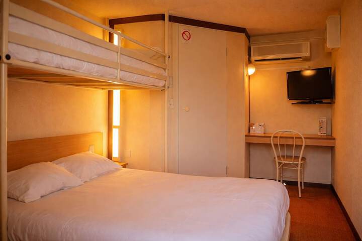 Room 8 of 27