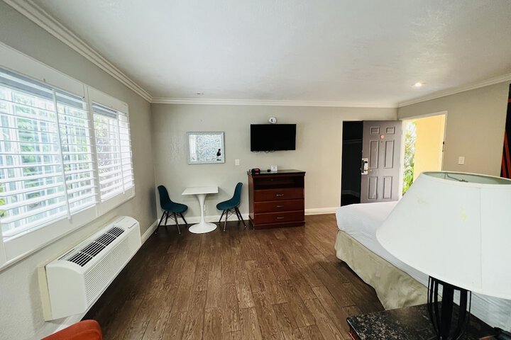 Signature King Bed (10 of 39)