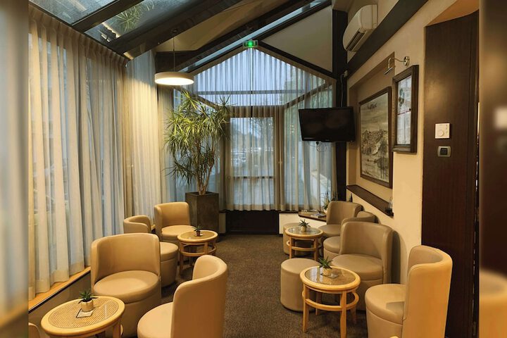 Lounge 50 of 61