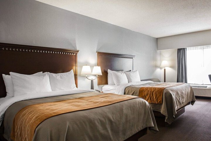 2 Queen Beds (5 of 13)