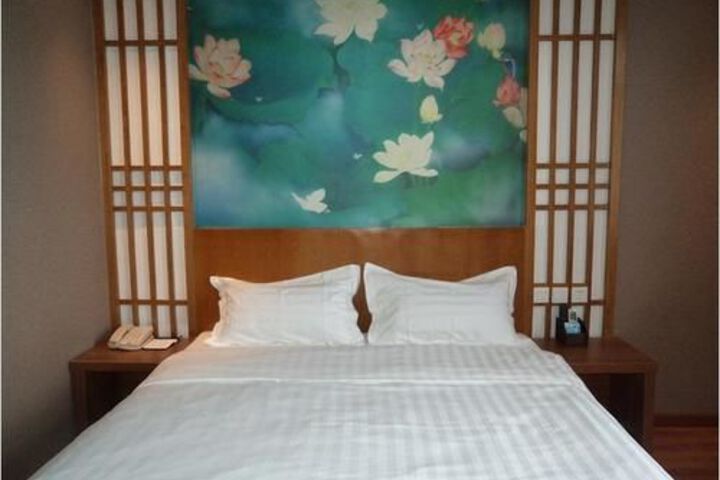Room 2 of 29