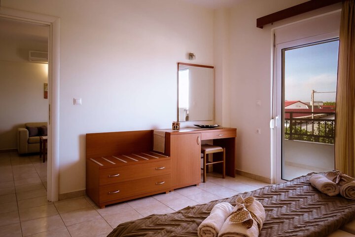 Room 2 of 34