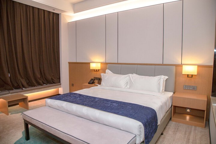 Room 5 of 75