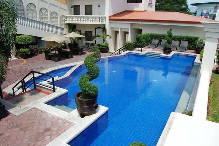 Hotel Pool