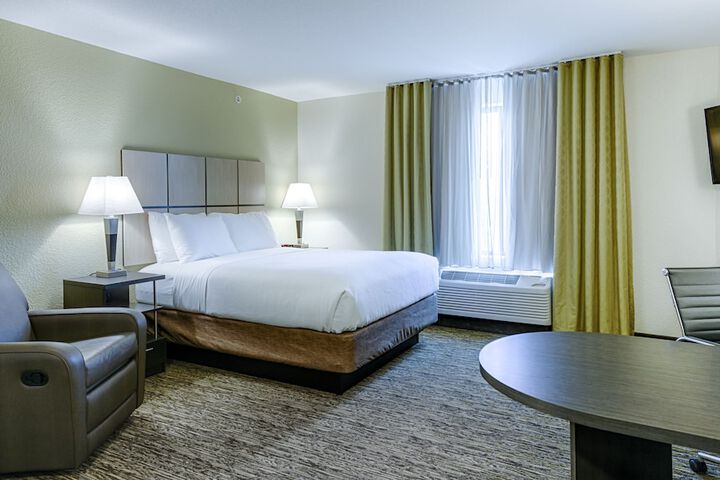 Standard Queen Bed Accessible (6 of 12)