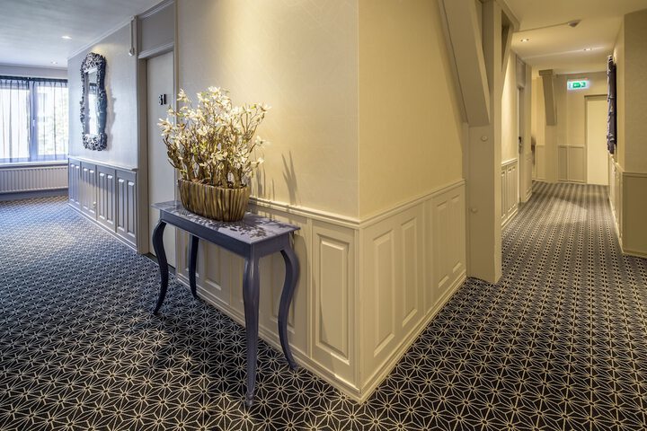 Ballroom/Hall 71 of 81