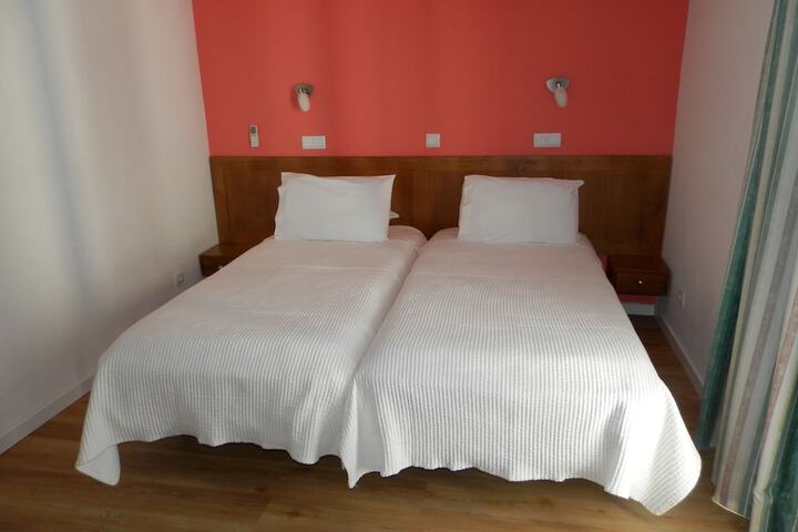 Room 12 of 40