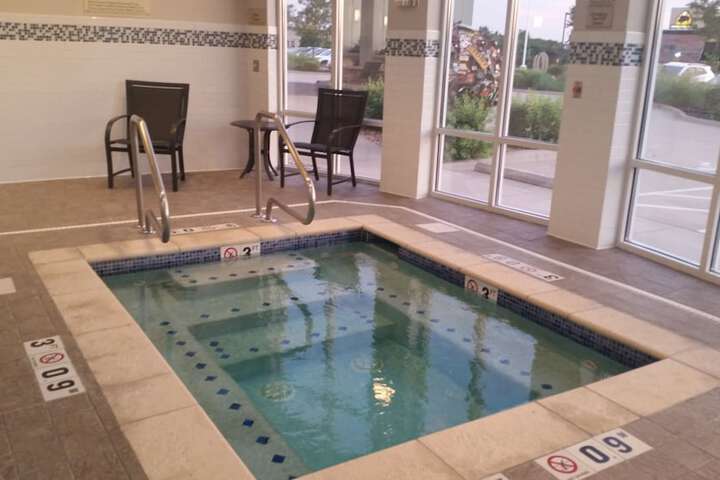 Indoor spa tub