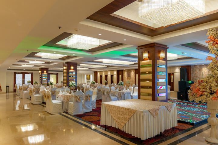 Ballroom/Hall 47 of 74